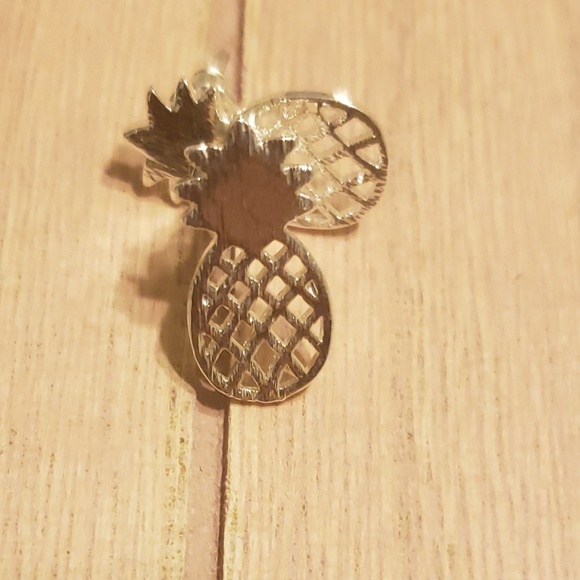🍍Pineapple Studs🍍 - Picture 4 of 5